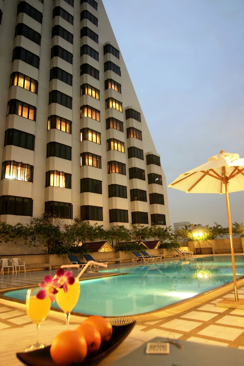 Omni Tower Sukhumvit Nana